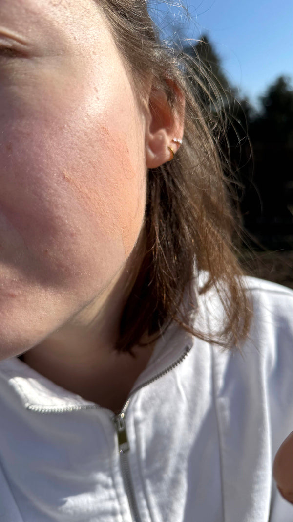 Attitude Tónující opalovací krém v tyčince SPF 30 bez vůně - tvář a rty (20 g)