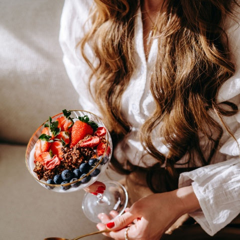 Wild & Coco Granola jahodová Quinoa a kokos (220 g)