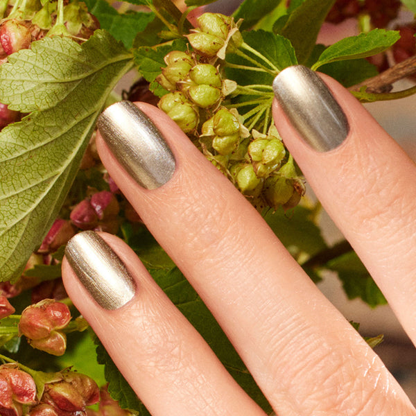 Manucurist Green schnoucí lak na nehty - Metallic (15 ml)