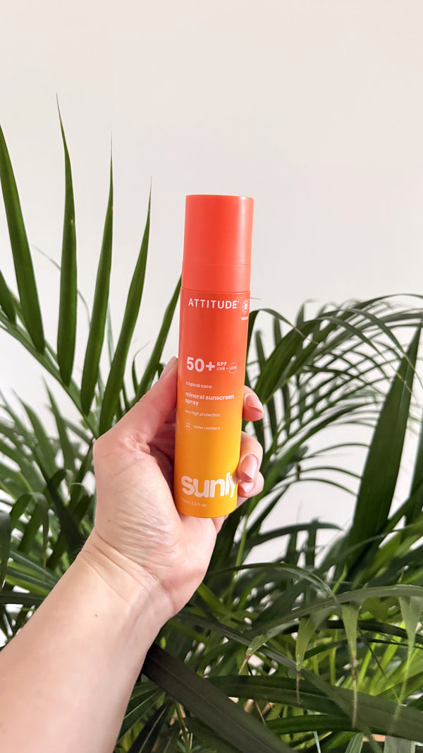Attitude Opalovací mléko ve spreji SPF 50 - tropický kokos (75 ml)