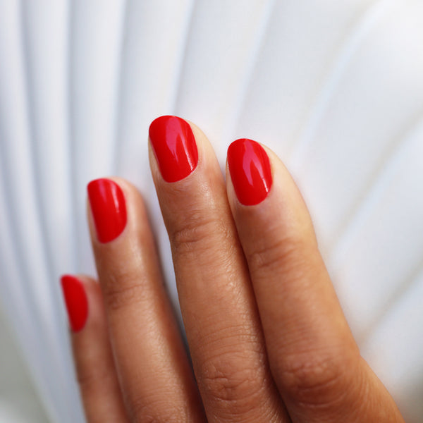 Manucurist Green Flash LED gel lak na nehty - Poppy Red (15 ml)