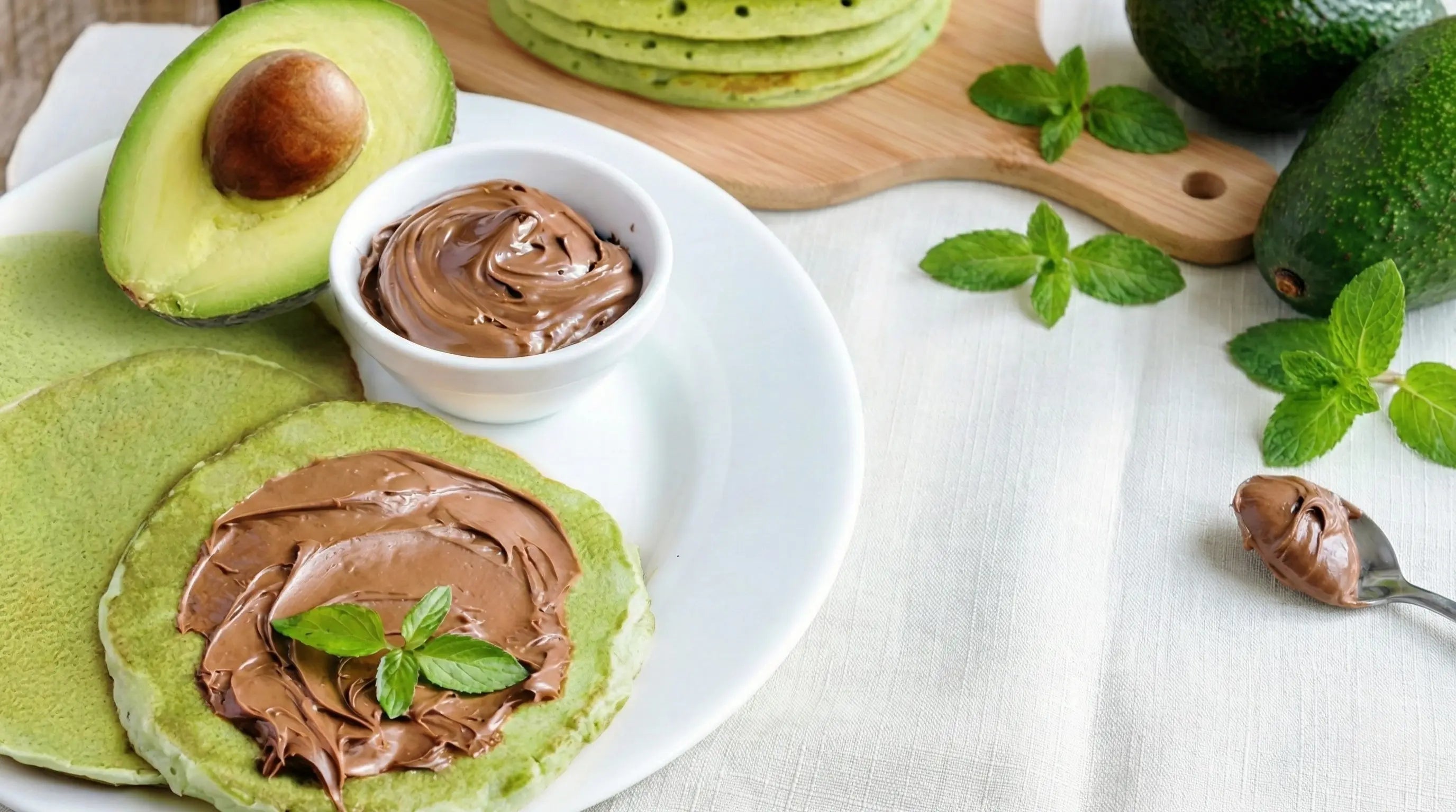 Matcha lívance s avokádovou pomazánkou