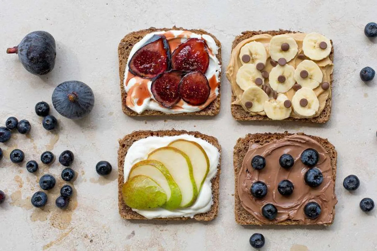 Barevný snídaňový toast