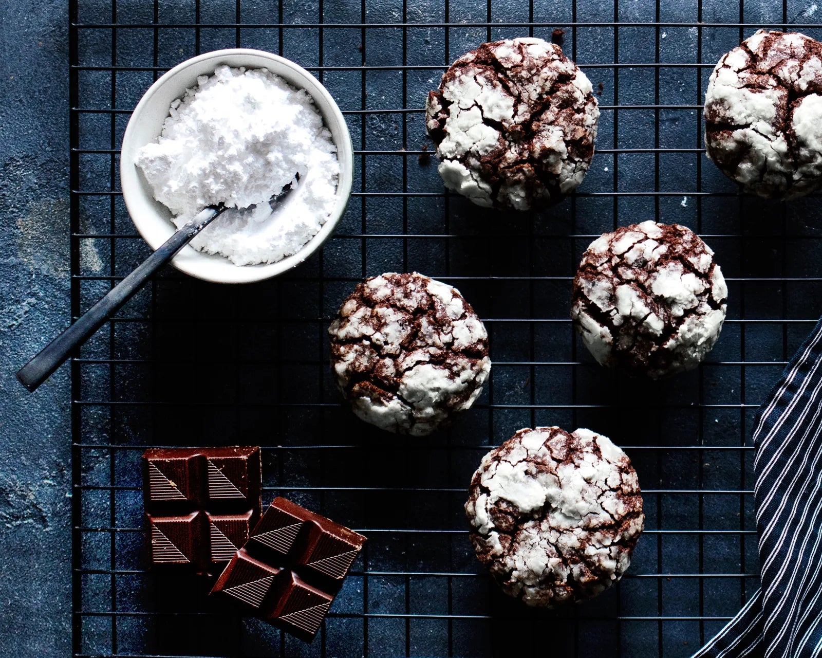 Brownie crinkle cookies