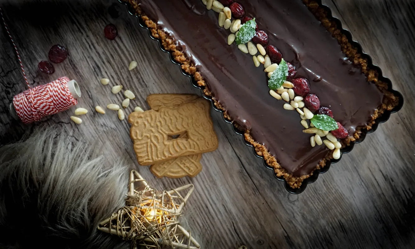 Čokoládová tarta se skořicí a tonkovou fazolí