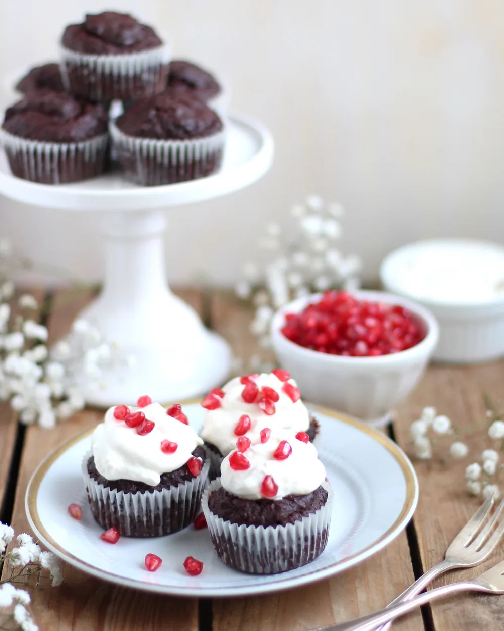 Čokoládové muffiny z červené řepy se smetanovým krémem