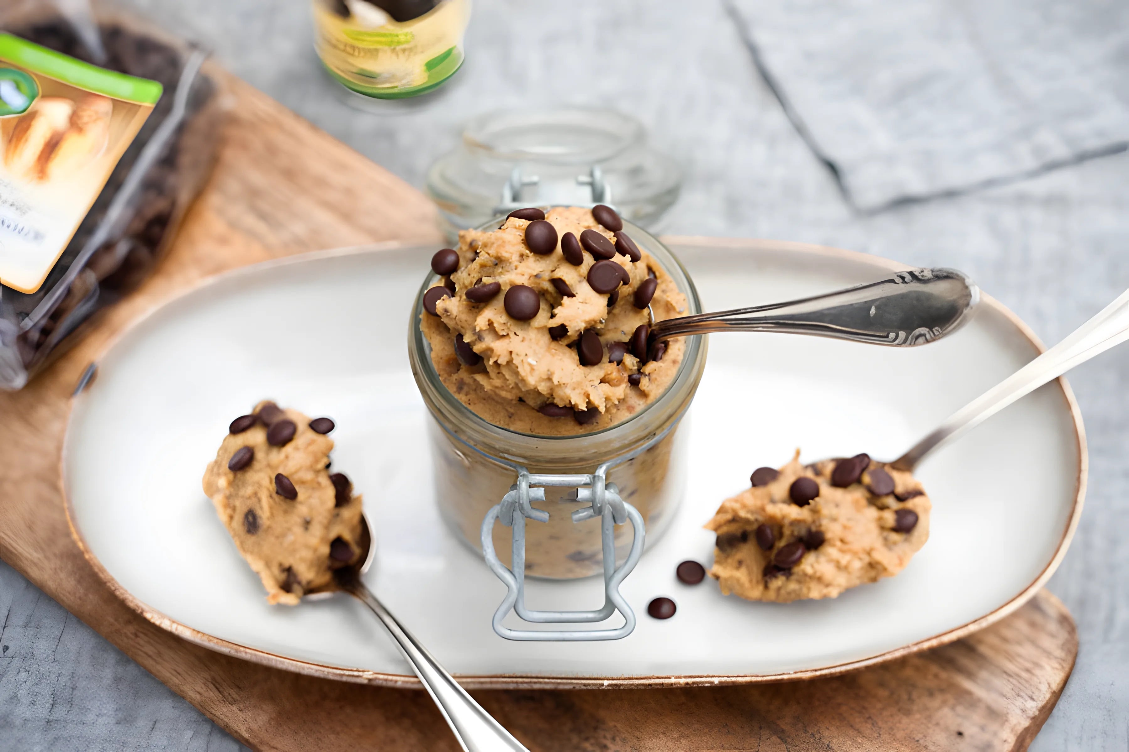 Cookie dough s cizrnou a čokoládovými kousky