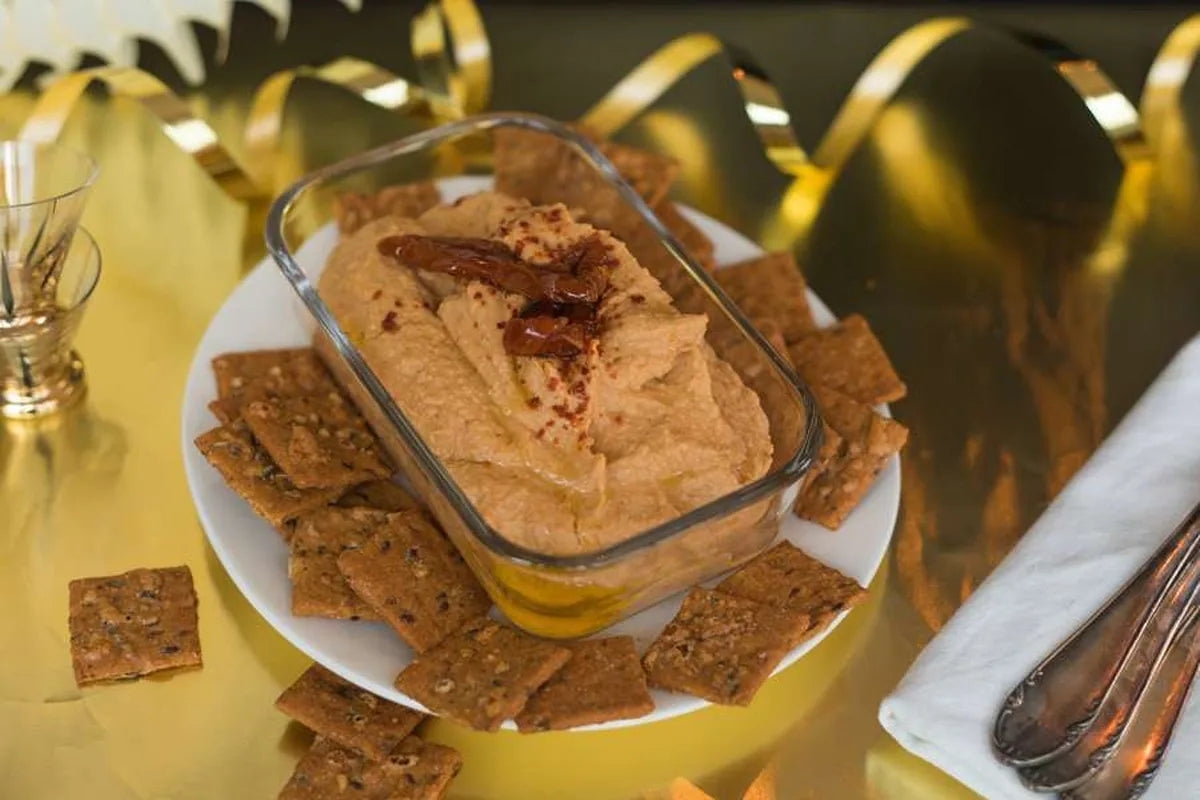 Hummus se sušenými rajčaty a česnekem