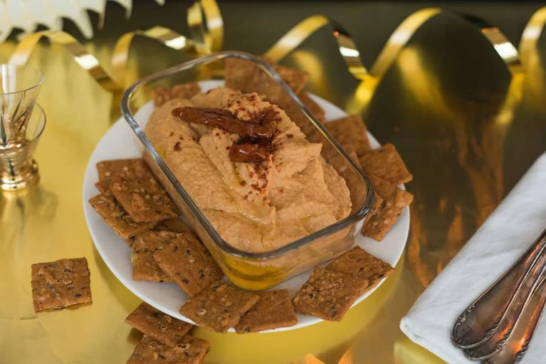 Hummus se sušenými rajčaty a česnekem