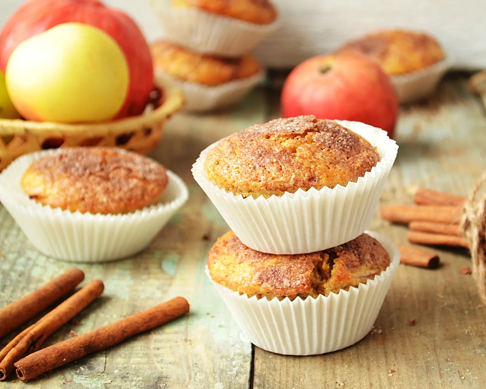 Jablečné muffiny s bílou nugátovou čokoládou