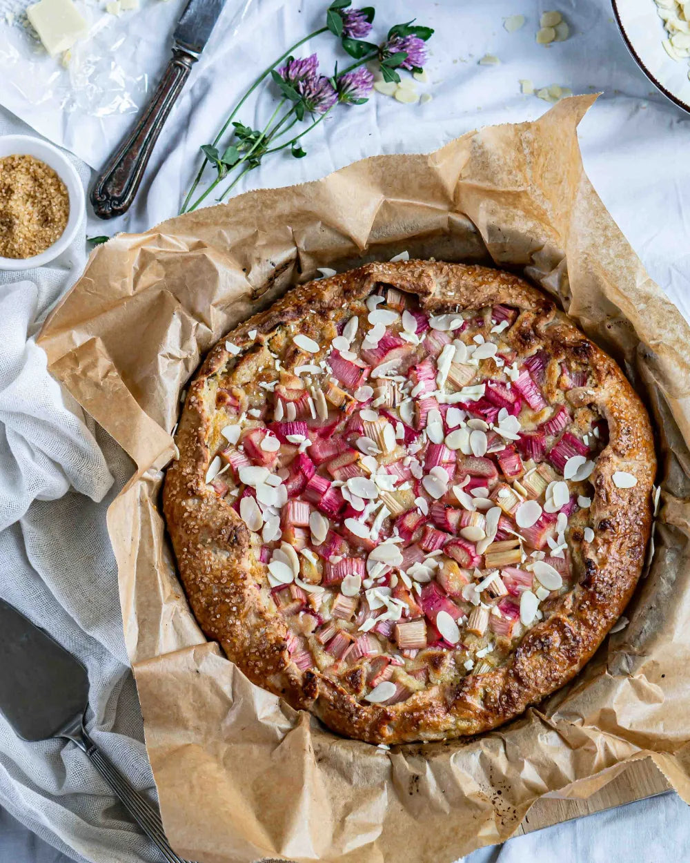 Rebarborová galette s bílou čokoládou