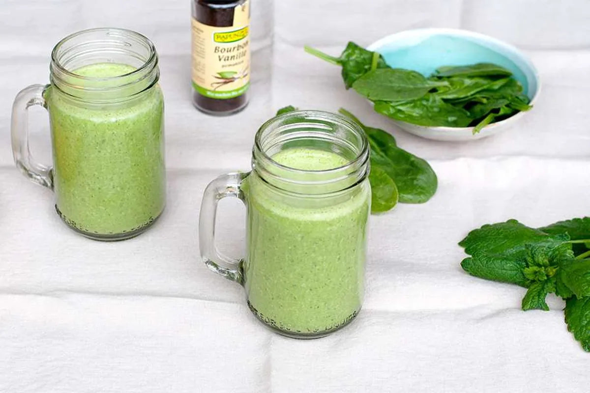 Zelené smoothie s mandlovým máslem a mátou