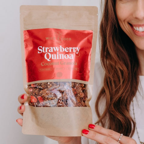 Wild & Coco Granola jahodová Quinoa a kokos (220 g)